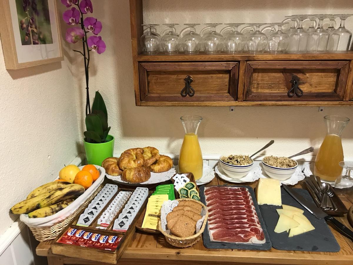 Hostal Ezkaurre Isaba Luaran gambar