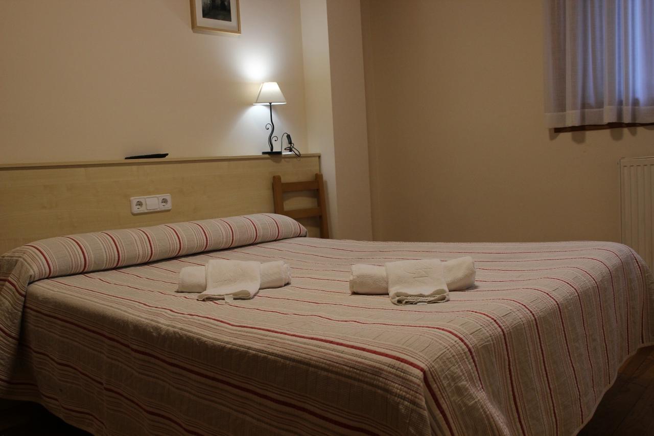 Hostal Ezkaurre Isaba Luaran gambar