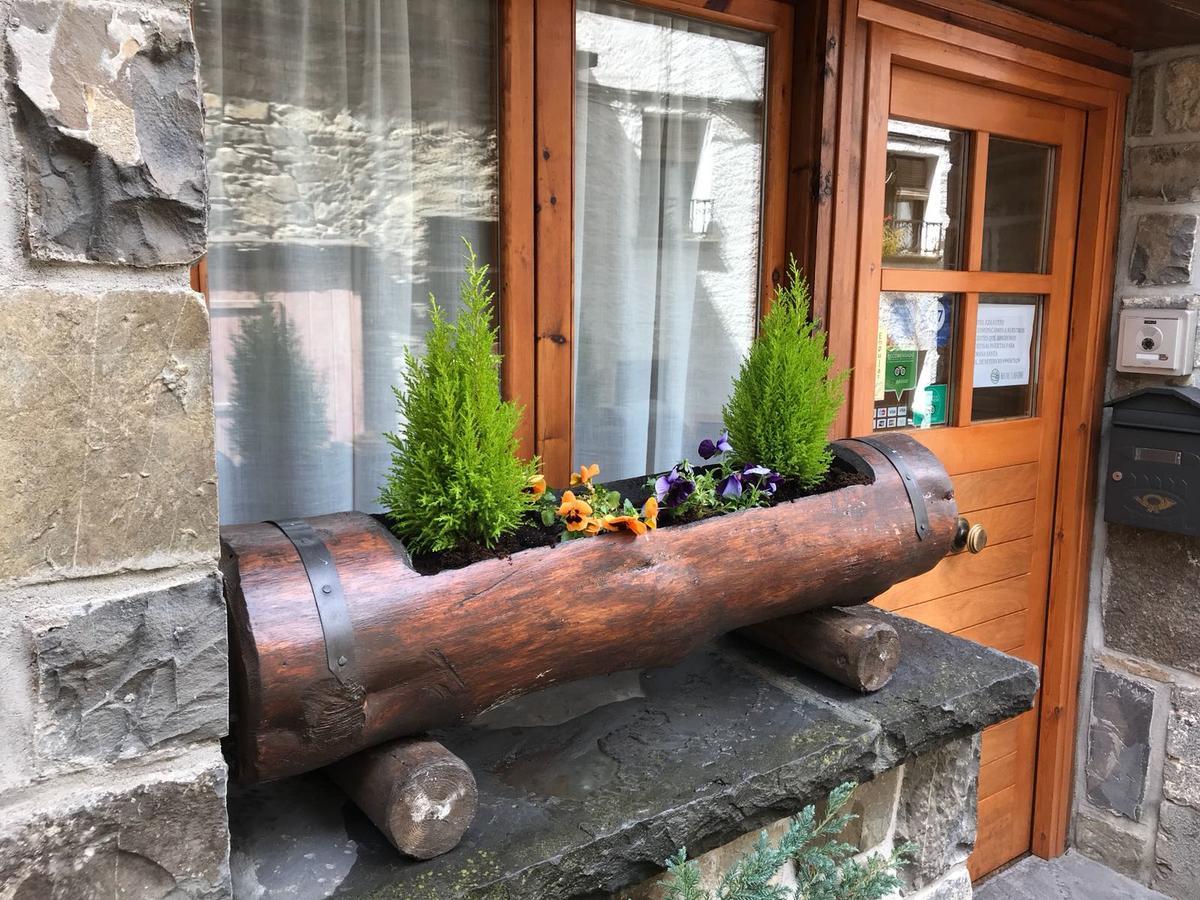 Hostal Ezkaurre Isaba Luaran gambar